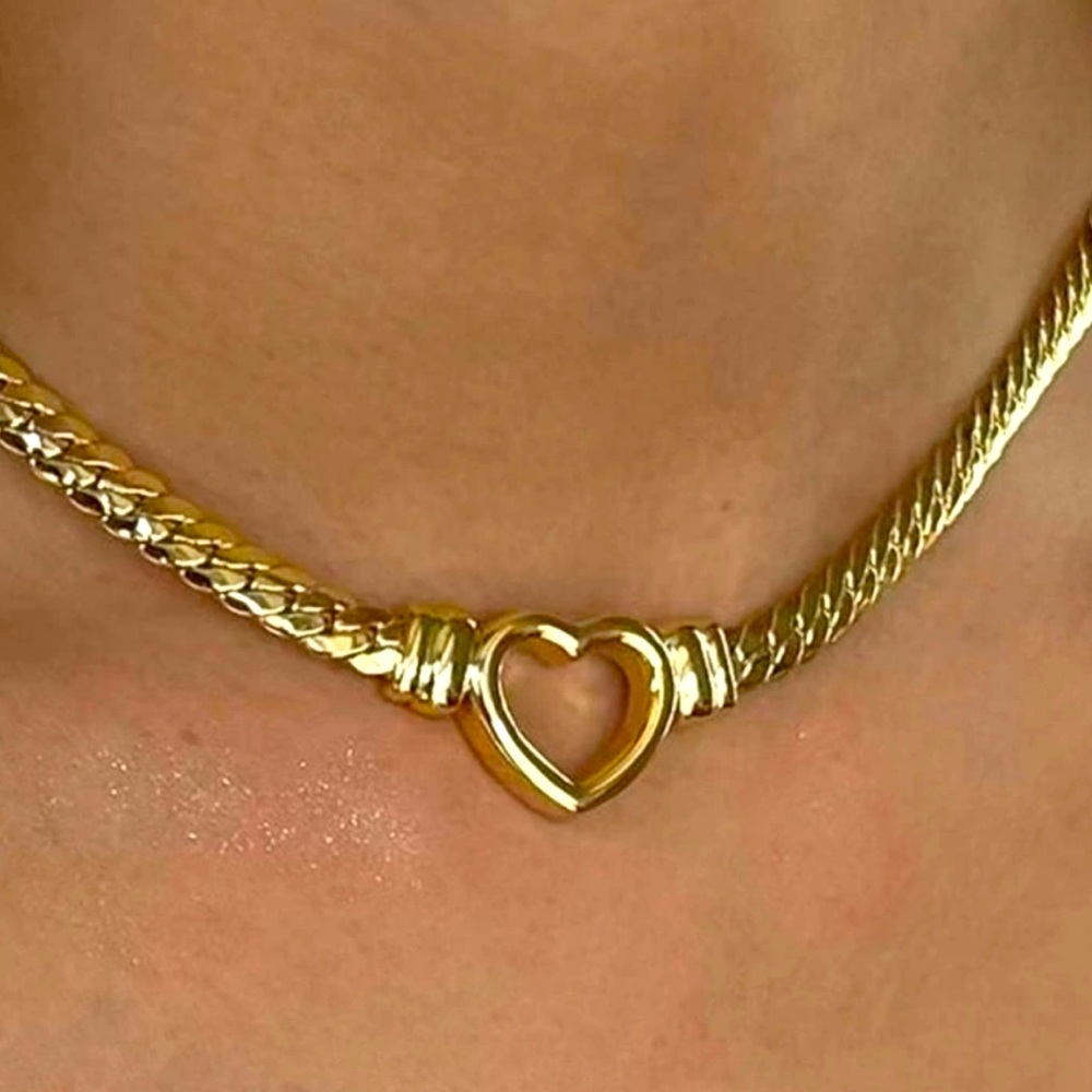 Gorgeous Gold Necklace with Heart